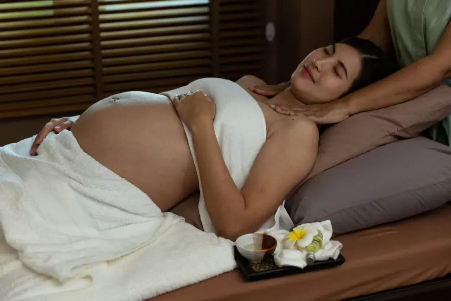 Asian,Maternity,Sleep,On,Bed,wait,Massage,In,Spa,,treatment,And